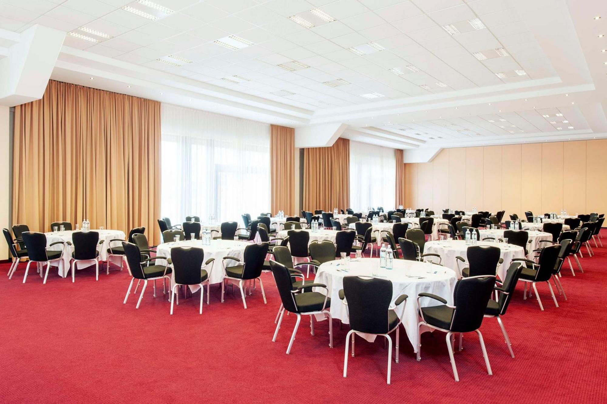 מלון שווכאט Nh Vienna Airport Conference Center מראה חיצוני תמונה